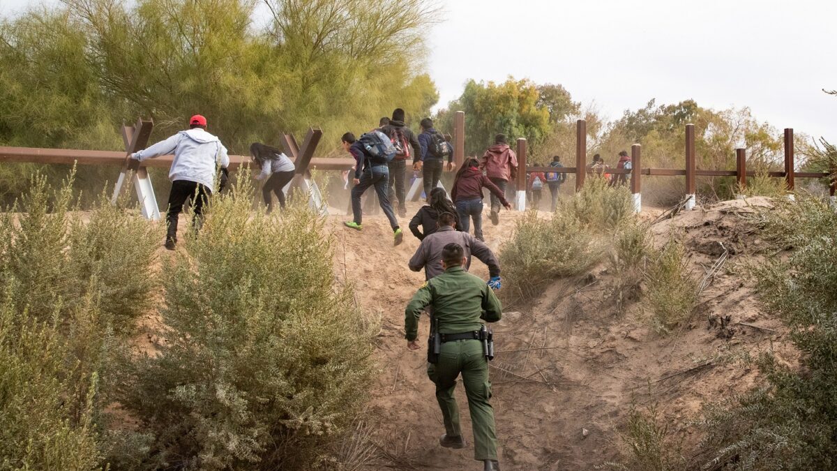 open border, migrants running